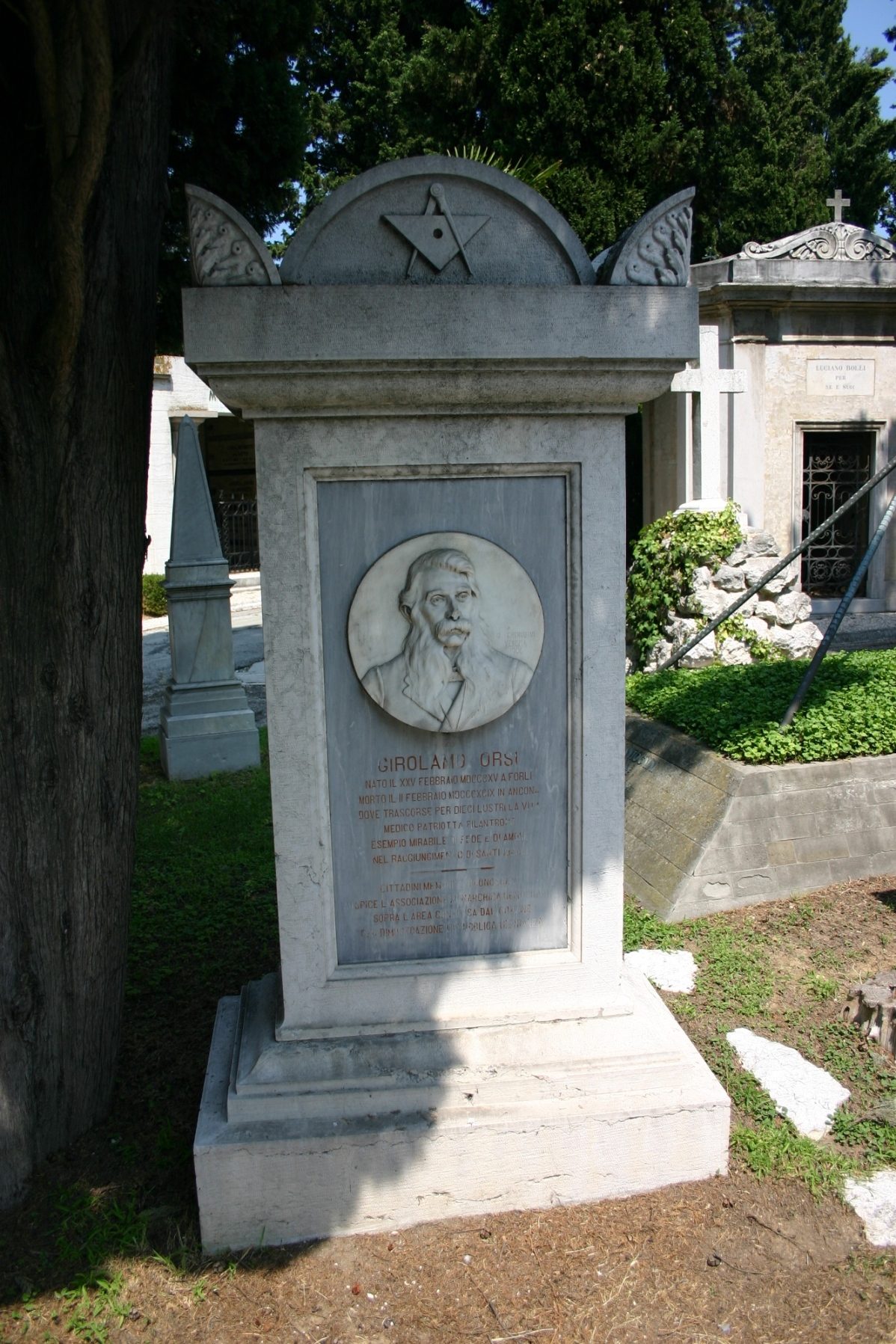 Girolamo%20Orsi%27s%20tomb%2C%20Tavernelle%20Cemetery%2C%20Ancona%20-%2002.JPG